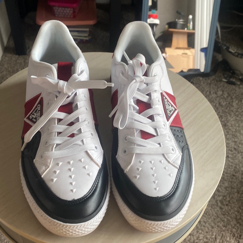 Guess casual shoes
